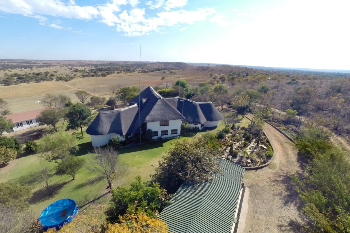 21 hectares farm with multiple dwellings and borehole and dam - Photo 2