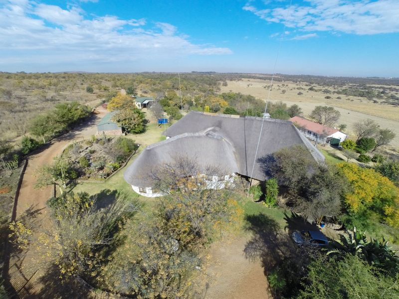 21 hectares farm with multiple dwellings and borehole and dam - Photo 3