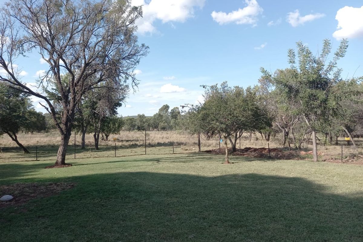 21 hectares farm with multiple dwellings and borehole and dam - Photo 5