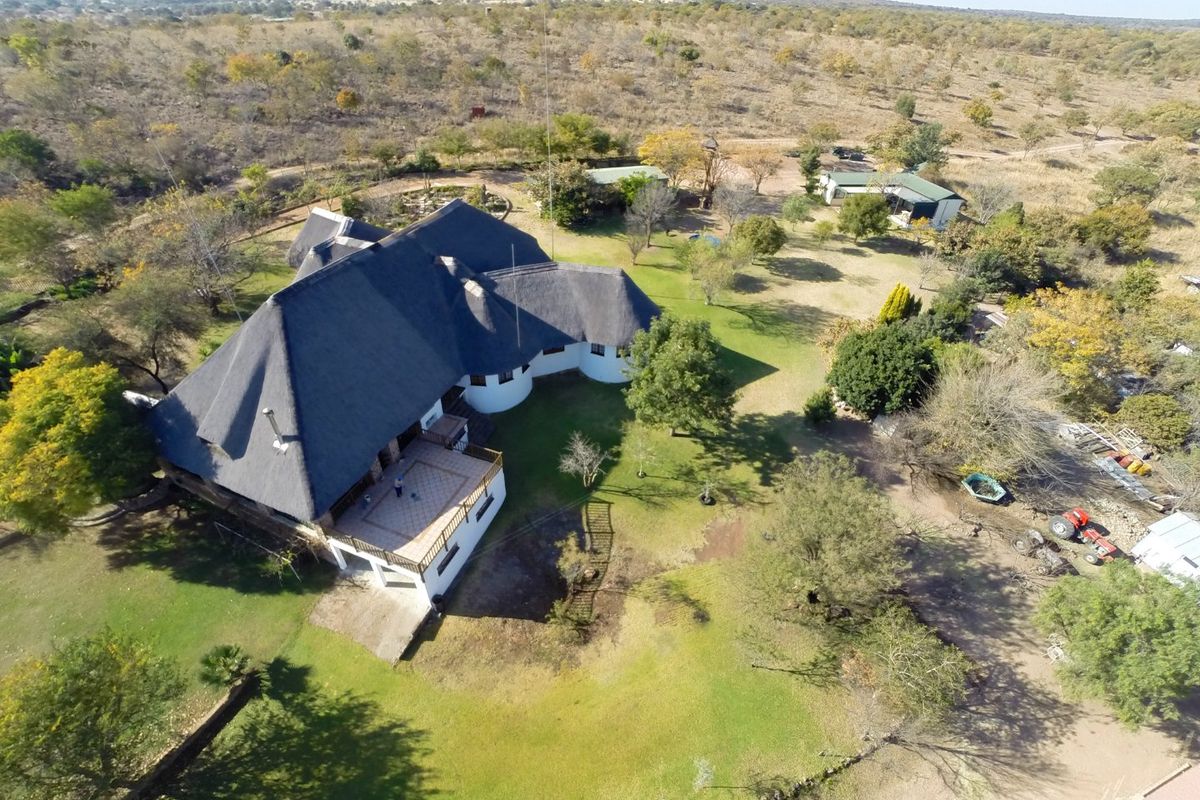 21 hectares farm with multiple dwellings and borehole and dam - Photo 4