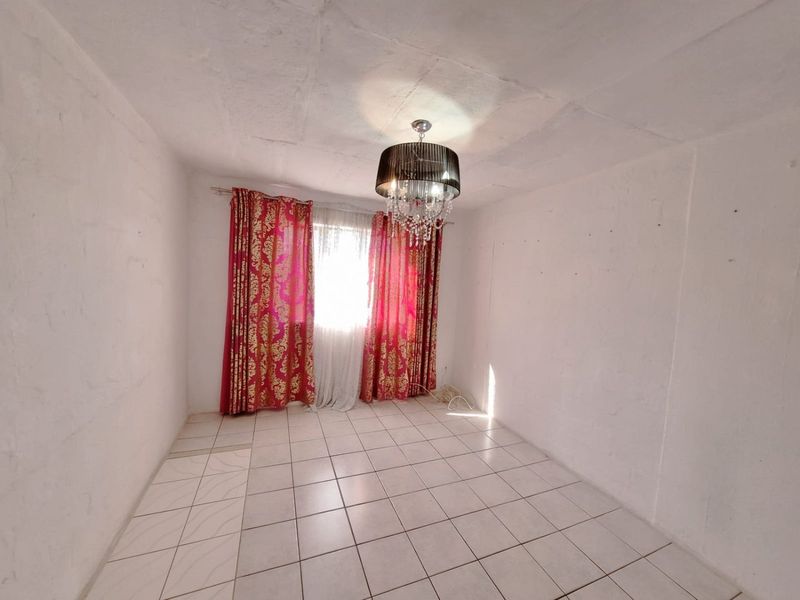 Flamingo Heights Flat for Sale: Charming, Affordable, and Convenient - Photo 3