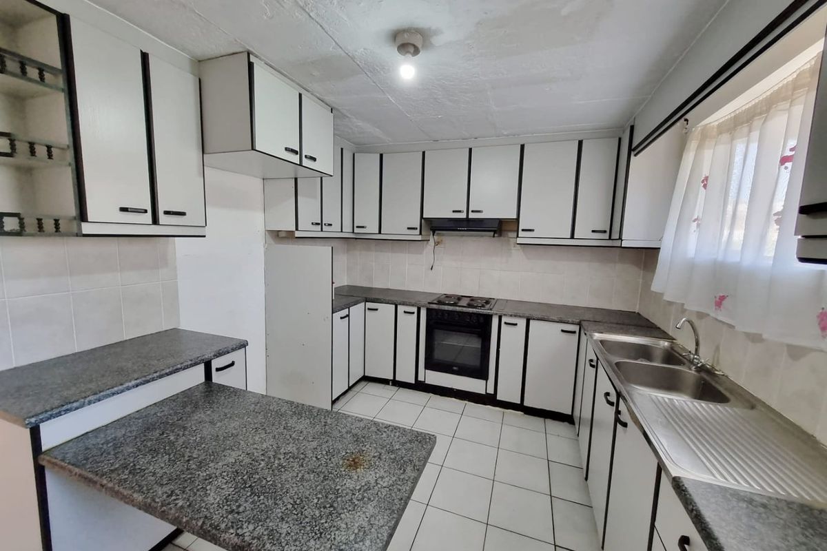 Flamingo Heights Flat for Sale: Charming, Affordable, and Convenient - Photo 2