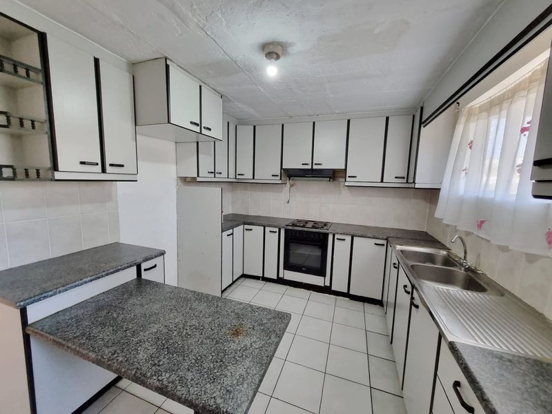 Flamingo Heights Flat for Sale: Charming, Affordable, and Convenient - Photo 2