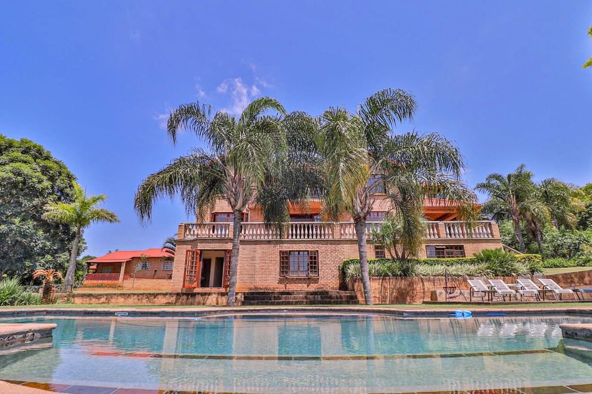 Grandeur Villa, Centrally Located, Dual Dwelling - Photo 2