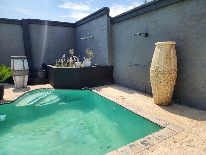 9ha Smallholding with Diverse Agricultural Operations : Pretoria  Doornpoort - Photo 4