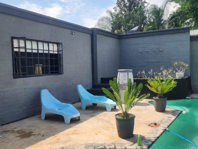 9ha Smallholding with Diverse Agricultural Operations : Pretoria  Doornpoort - Photo 2