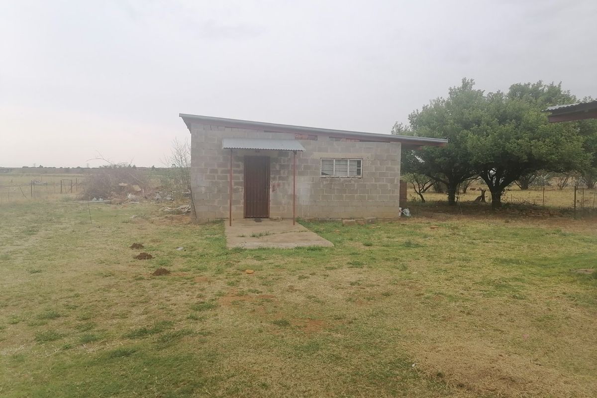 Small Holding to Buy for an investor who want to escape from the noise of the city and still earn an income from 2nd house  - Photo 2