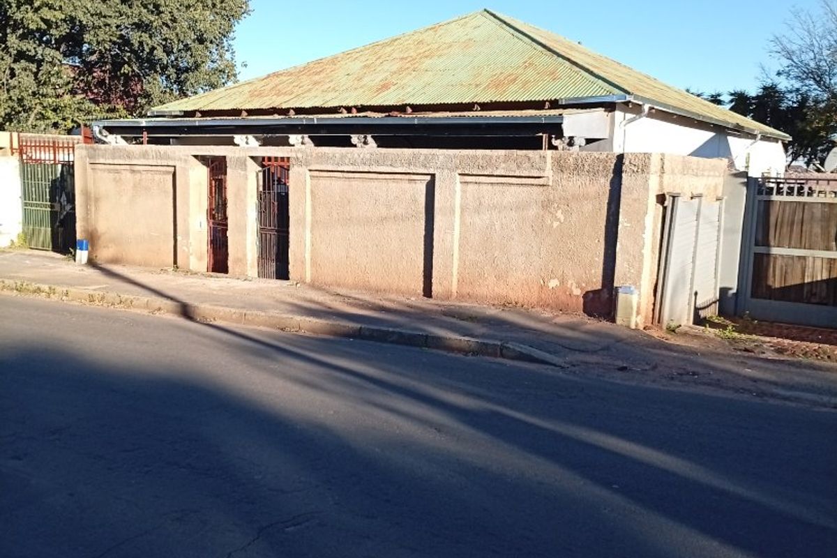 2 Semi-Detached Houses For Sale  - Photo 5