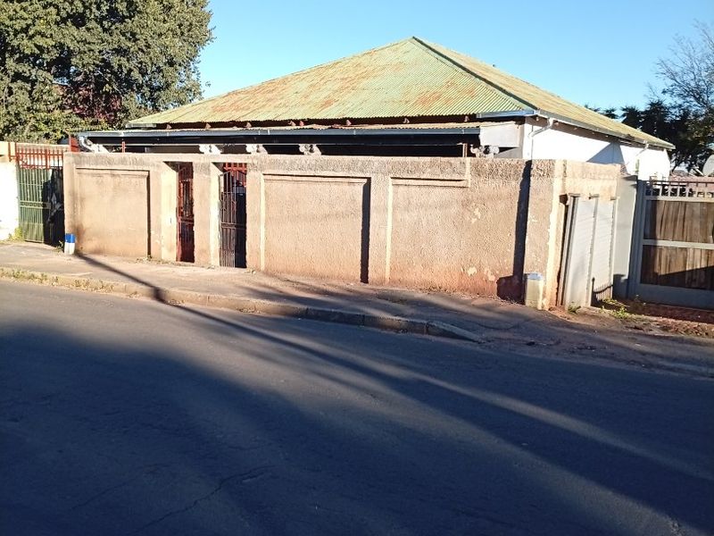 2 Semi-Detached Houses For Sale  - Photo 5