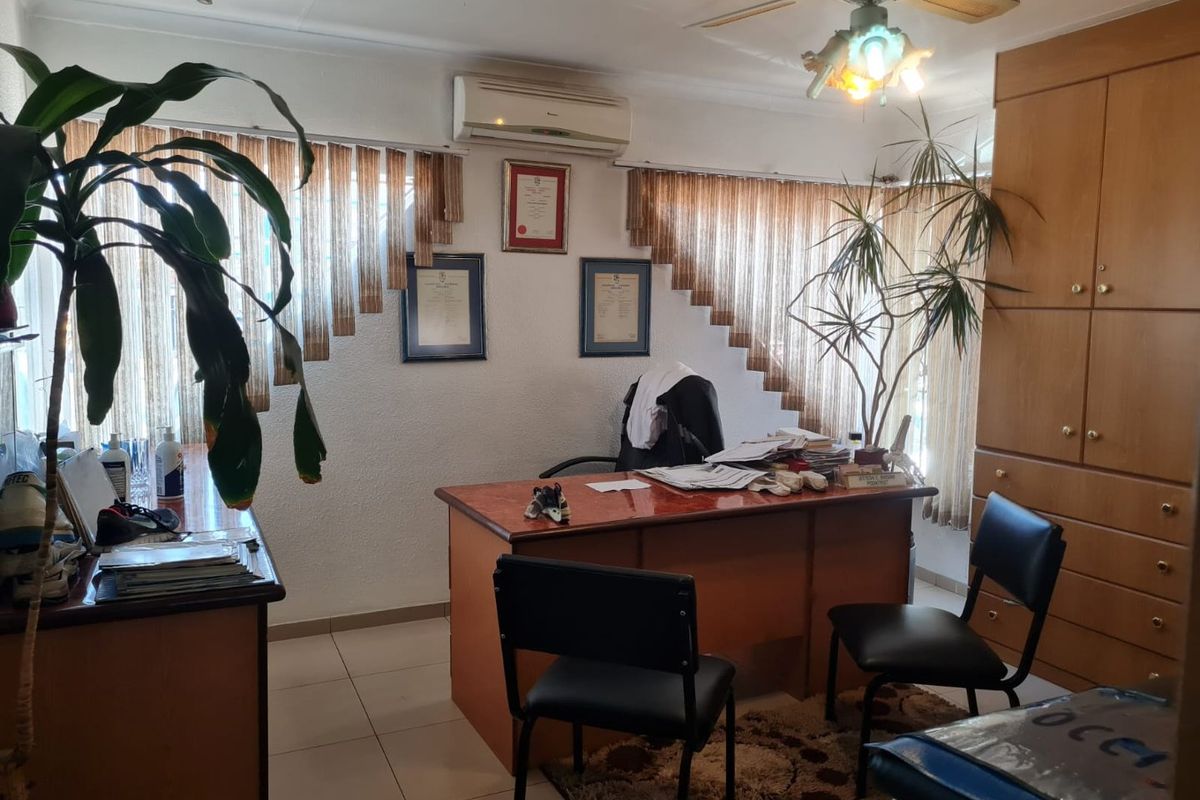 Very well positioned commercial property - Photo 5