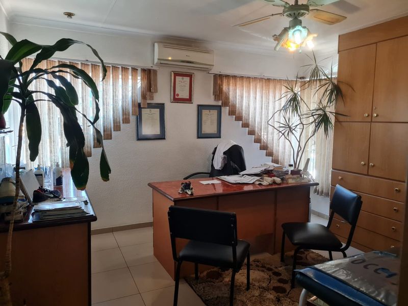 Very well positioned commercial property - Photo 5