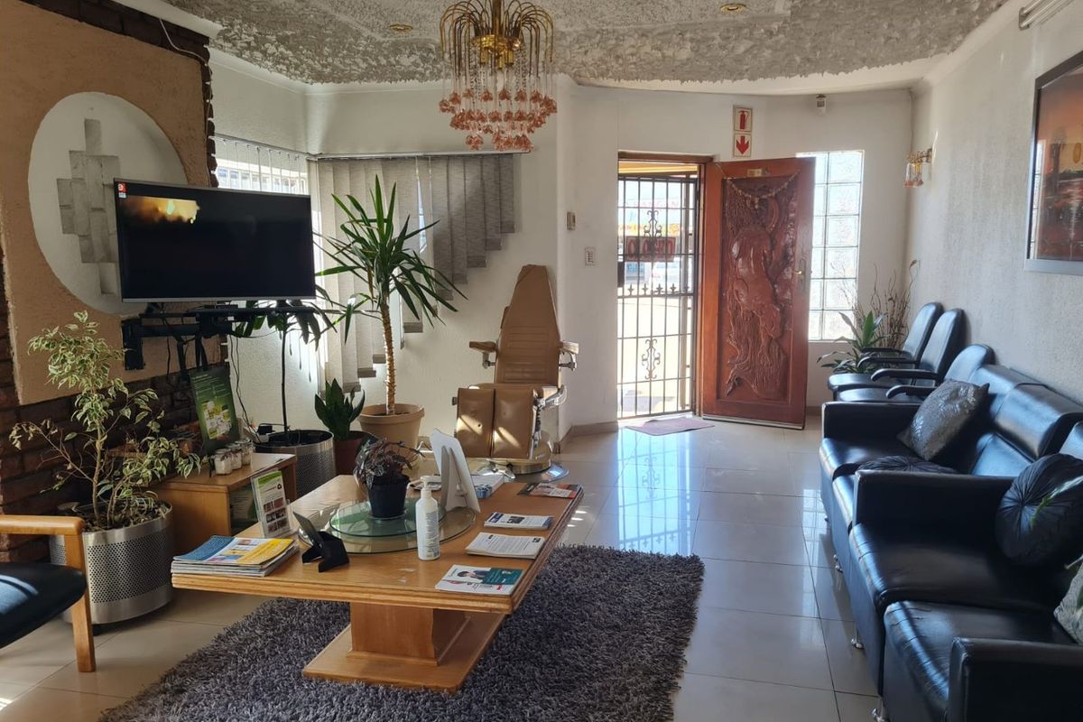 Very well positioned commercial property - Photo 4