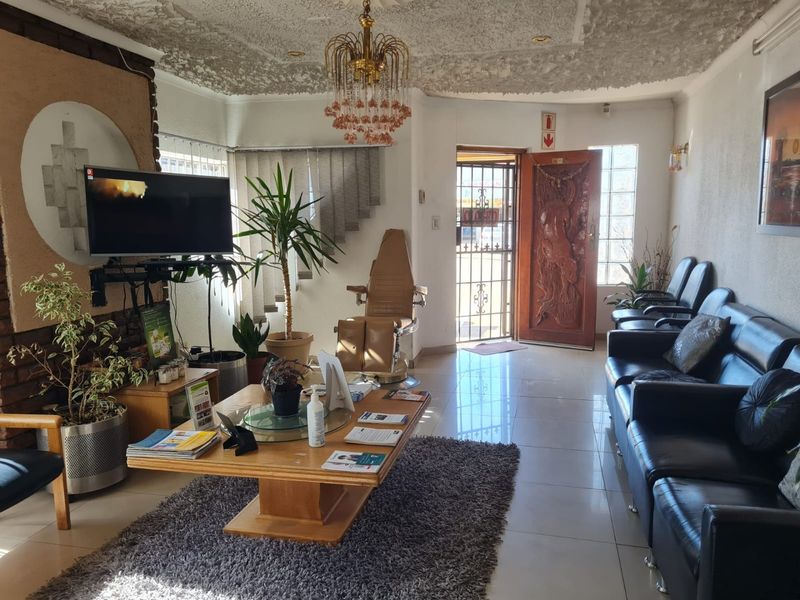 Very well positioned commercial property - Photo 4