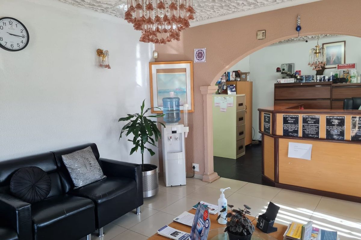 Very well positioned commercial property - Photo 2