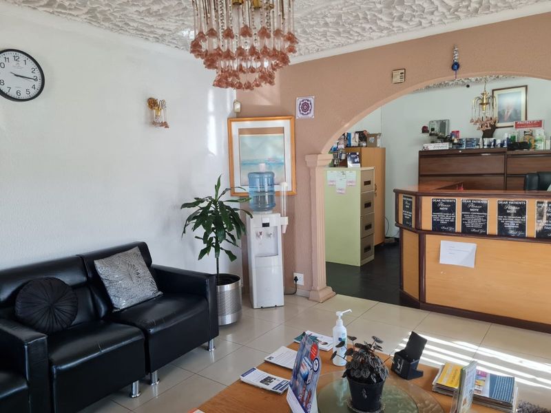 Very well positioned commercial property - Photo 2