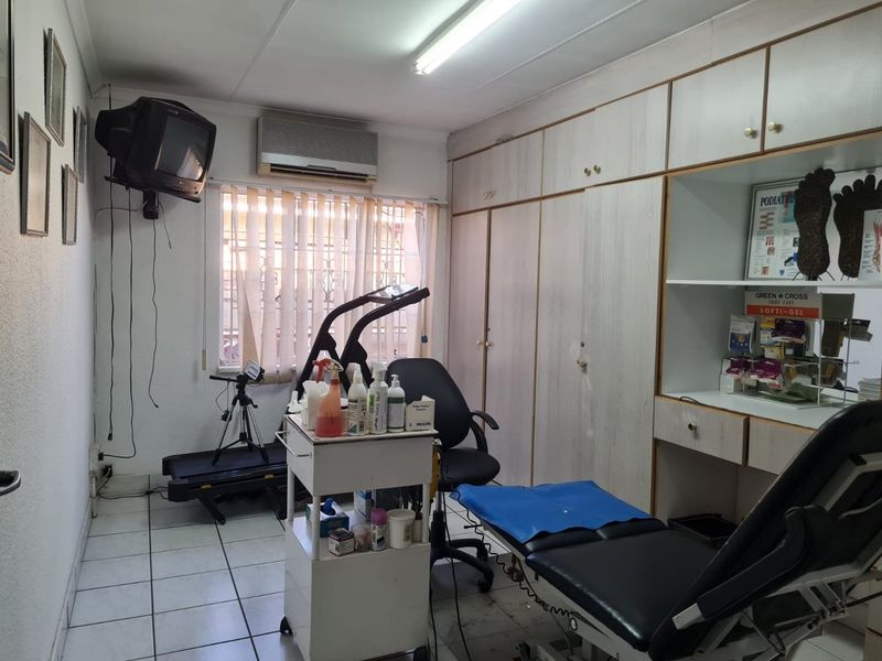 Very well positioned commercial property - Photo 7