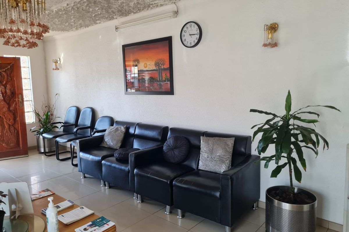 Very well positioned commercial property - Photo 3