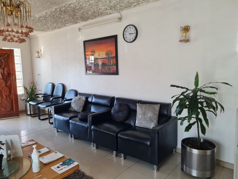 Very well positioned commercial property - Photo 3