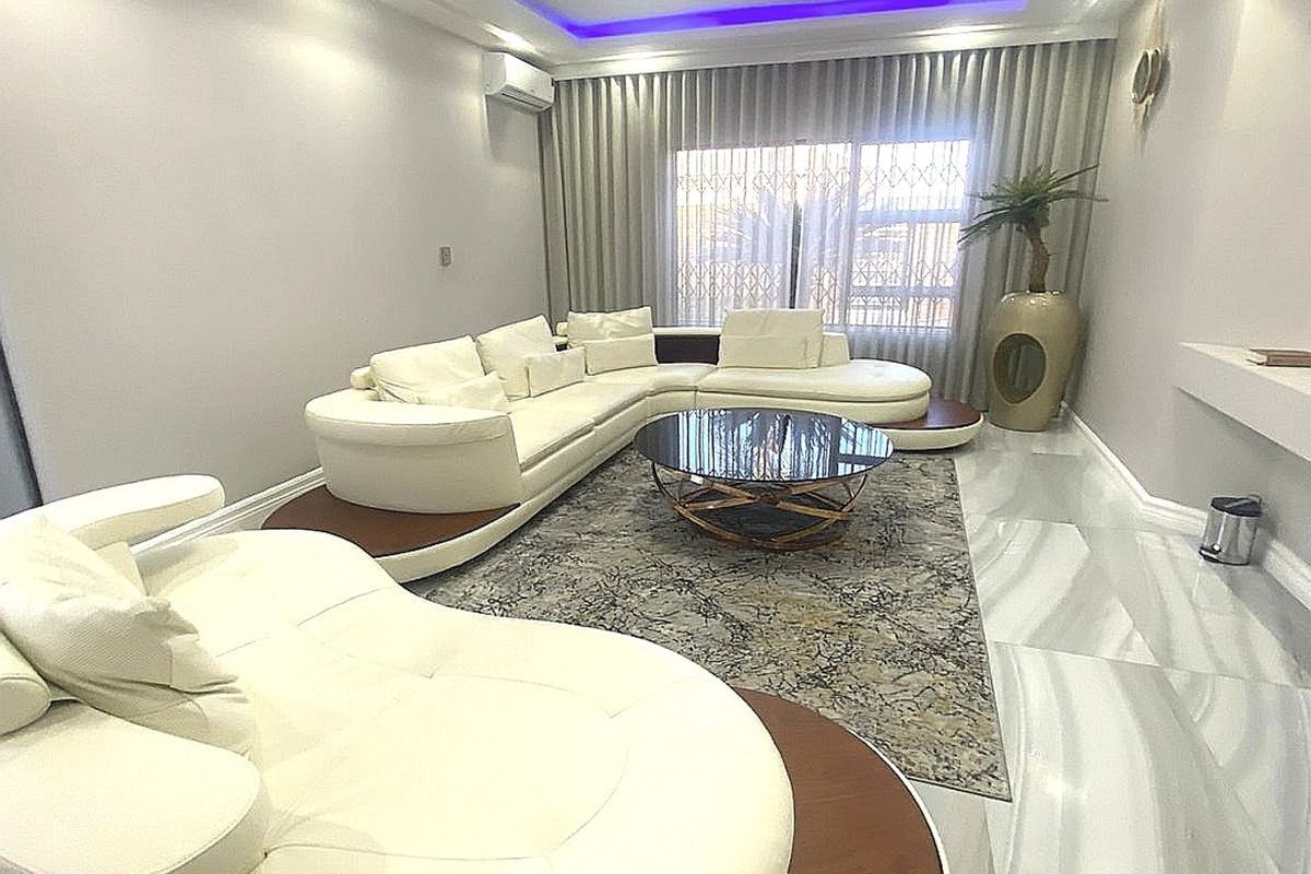 Bespoke 6 Bedroom 5 Bathroom Home For Sale in Lenasia Ext 7    - Photo 4