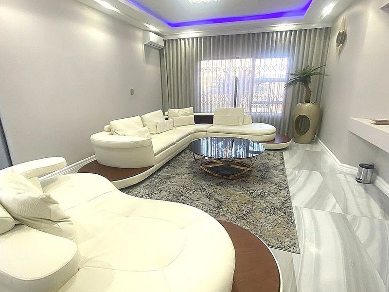 Bespoke 6 Bedroom 5 Bathroom Home For Sale in Lenasia Ext 7    - Photo 4