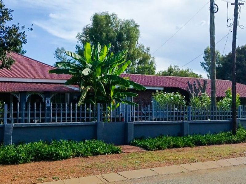 Exceptional Multi-Unit Property with Strong Rental Income Potential and Leisure Amenities - Photo 3