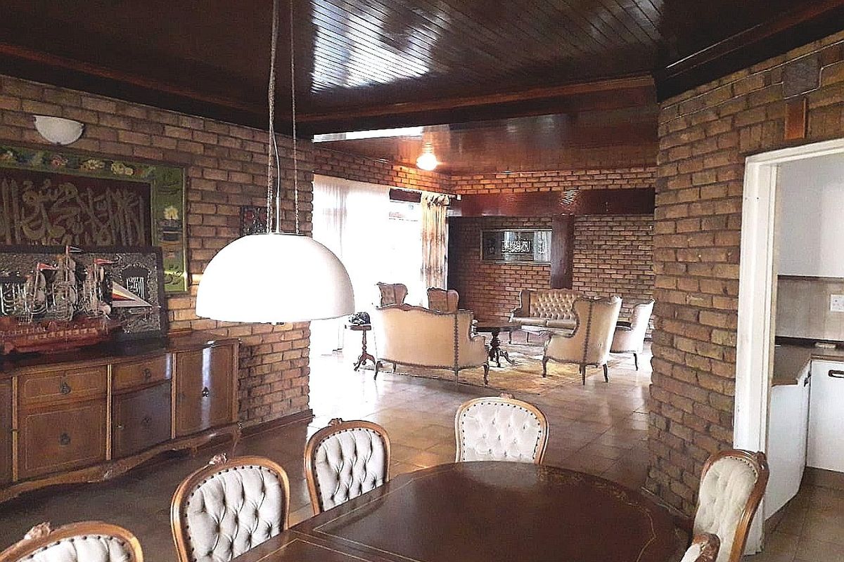 Face-brick 4 Bedroom 3 Bathroom House For Sale in Lenasia - Highly Negotiable       - Photo 5