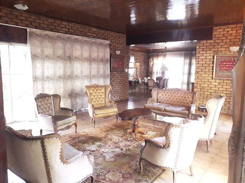 Face-brick 4 Bedroom 3 Bathroom House For Sale in Lenasia - Highly Negotiable       - Photo 4