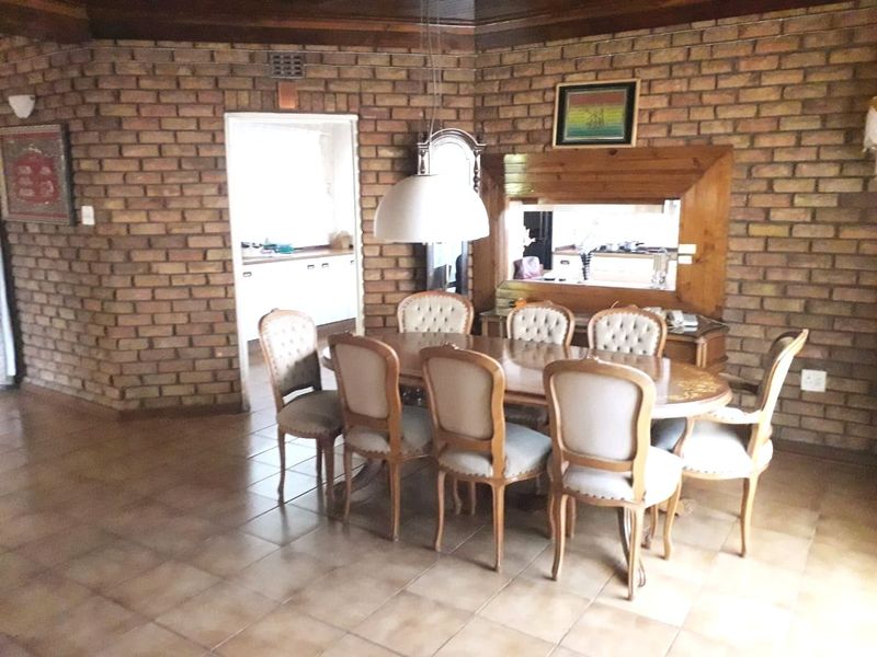 Face-brick 4 Bedroom 3 Bathroom House For Sale in Lenasia - Highly Negotiable       - Photo 3