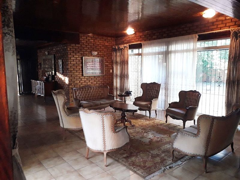 Face-brick 4 Bedroom 3 Bathroom House For Sale in Lenasia - Highly Negotiable       - Photo 2