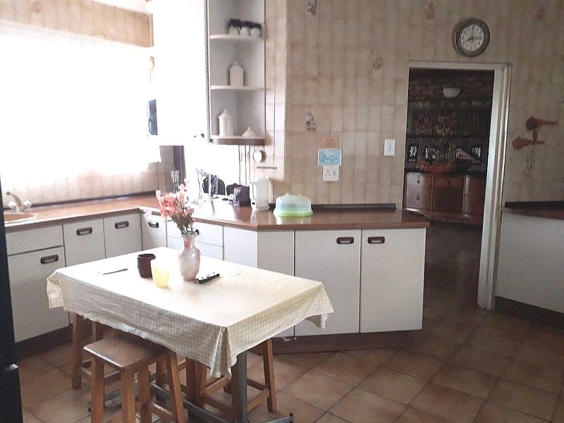 Face-brick 4 Bedroom 3 Bathroom House For Sale in Lenasia - Highly Negotiable       - Photo 7
