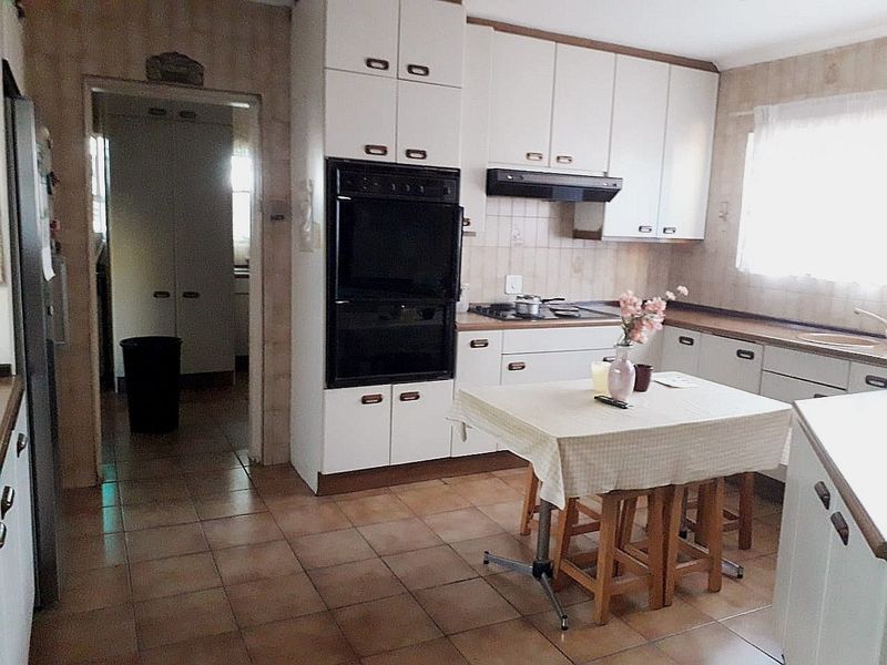 Face-brick 4 Bedroom 3 Bathroom House For Sale in Lenasia - Highly Negotiable       - Photo 6