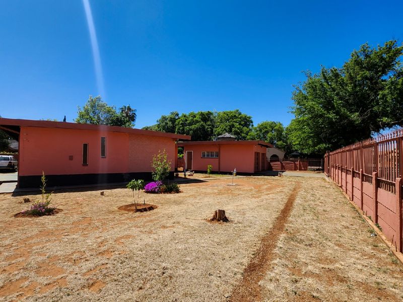 Spacious 4-Bedroom Family Home with Double Garage & Large Garden - Photo 10