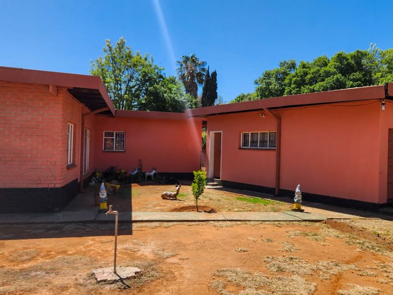 Spacious 4-Bedroom Family Home with Double Garage & Large Garden - Photo 8