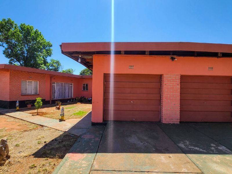 Spacious 4-Bedroom Family Home with Double Garage & Large Garden - Photo 9