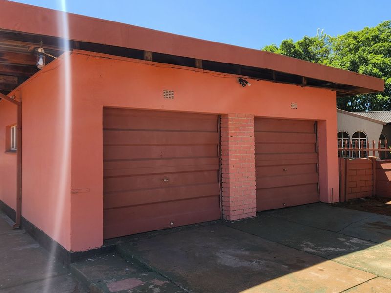 Spacious 4-Bedroom Family Home with Double Garage & Large Garden - Photo 7