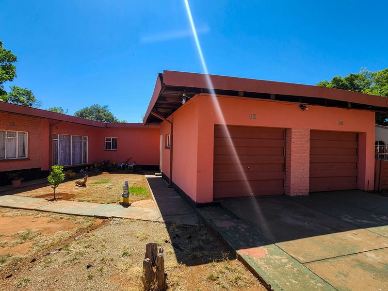 Spacious 4-Bedroom Family Home with Double Garage & Large Garden - Photo 6