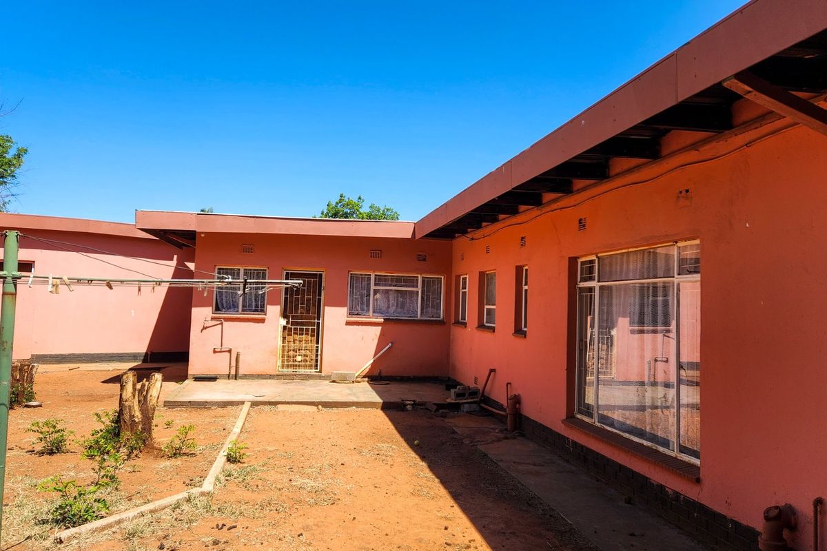 Spacious 4-Bedroom Family Home with Double Garage & Large Garden - Photo 5