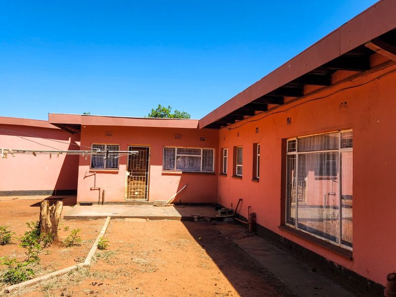 Spacious 4-Bedroom Family Home with Double Garage & Large Garden - Photo 5
