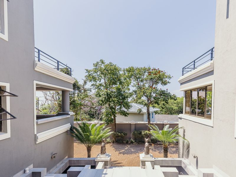 Experience Pure Opulence With One Of Southbroom's Finest Homes.... - Photo 3