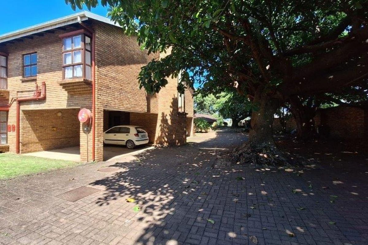 Three Bedroom Townhouse On Hibberdene Beach - Photo 2