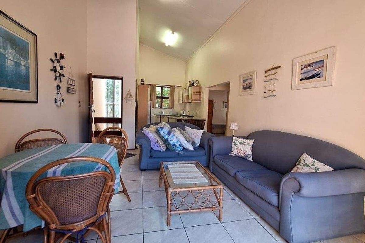 Three Bedroom Townhouse On Hibberdene Beach - Photo 5