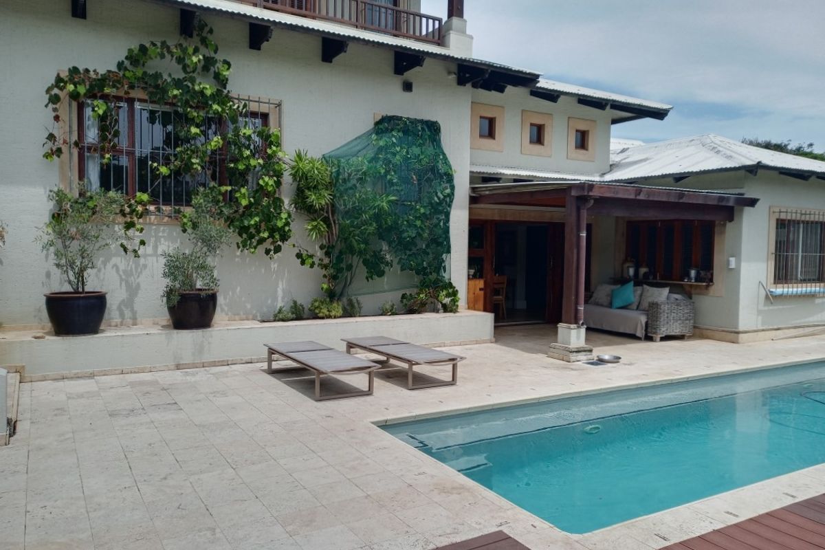 Opulent Family Home With Captivating Ocean And Golf Course Views!! - Photo 3