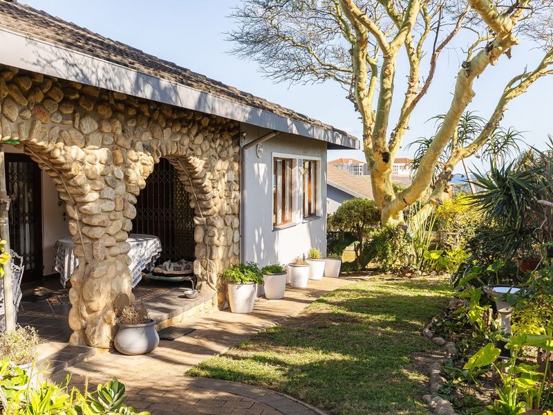 Spacious Fully Furnished Home - Photo 3