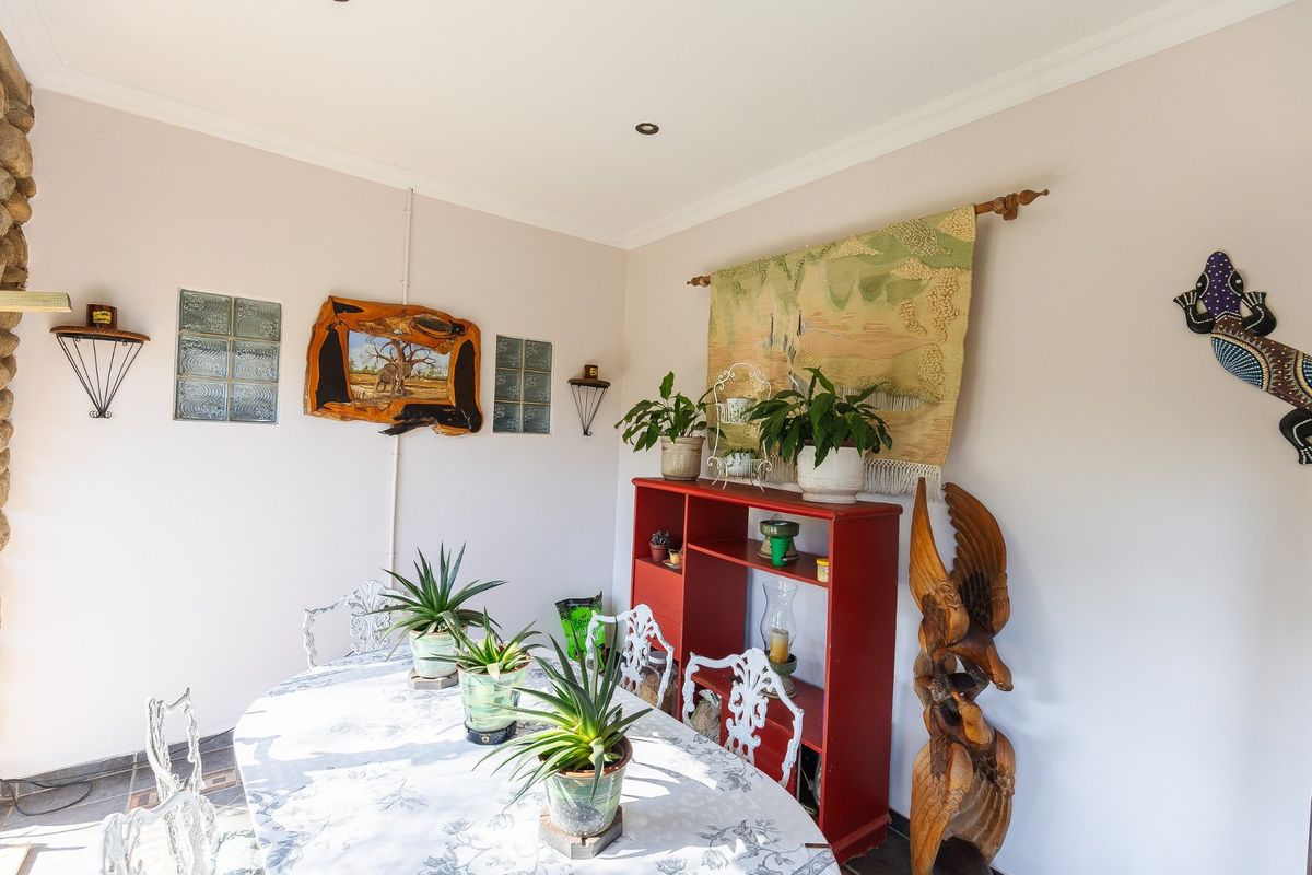 Spacious Fully Furnished Home - Photo 4