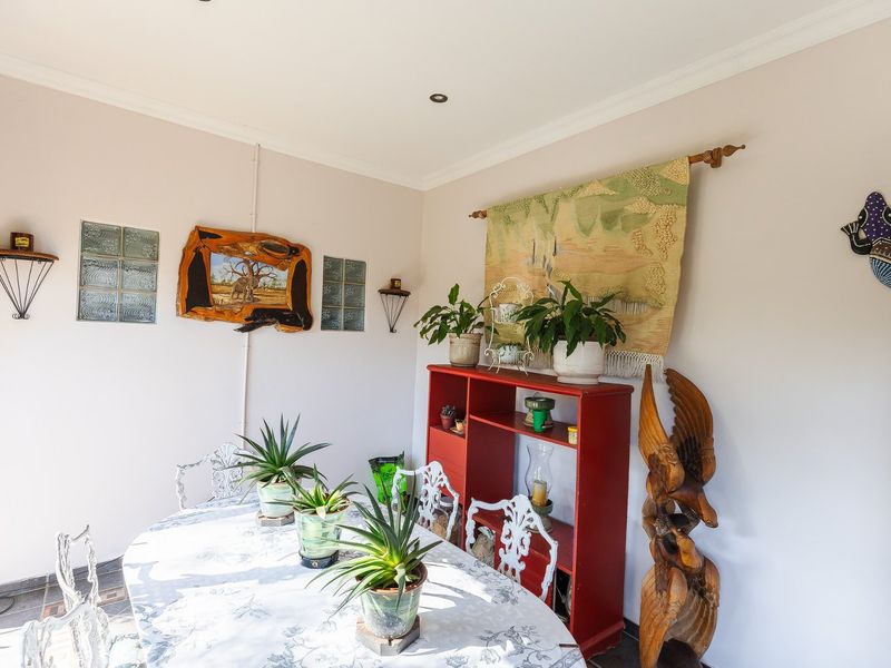 Spacious Fully Furnished Home - Photo 4