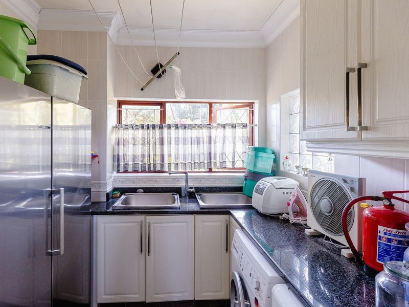 Spacious Fully Furnished Home - Photo 9