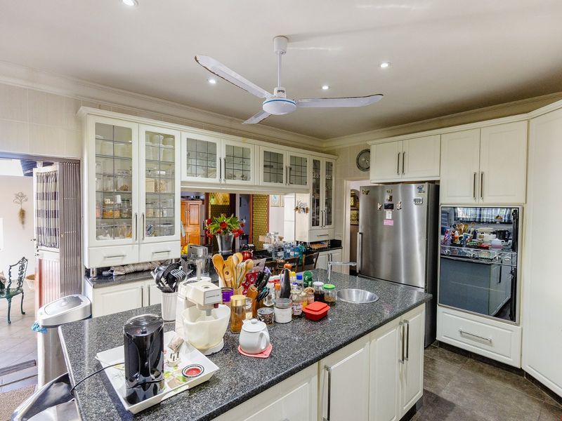 Spacious Fully Furnished Home - Photo 6