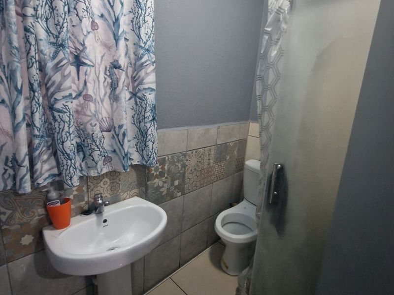 Cottage to rent in Clayville  - Photo 7