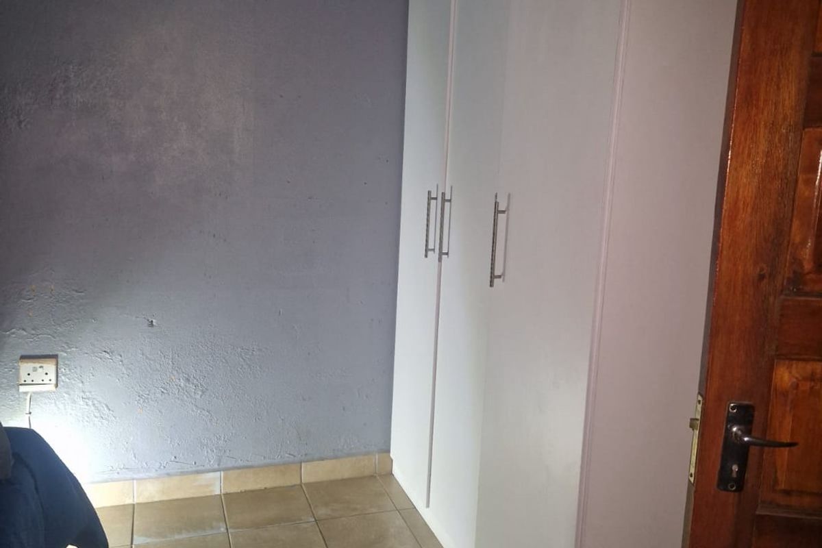 Cottage to rent in Clayville  - Photo 2