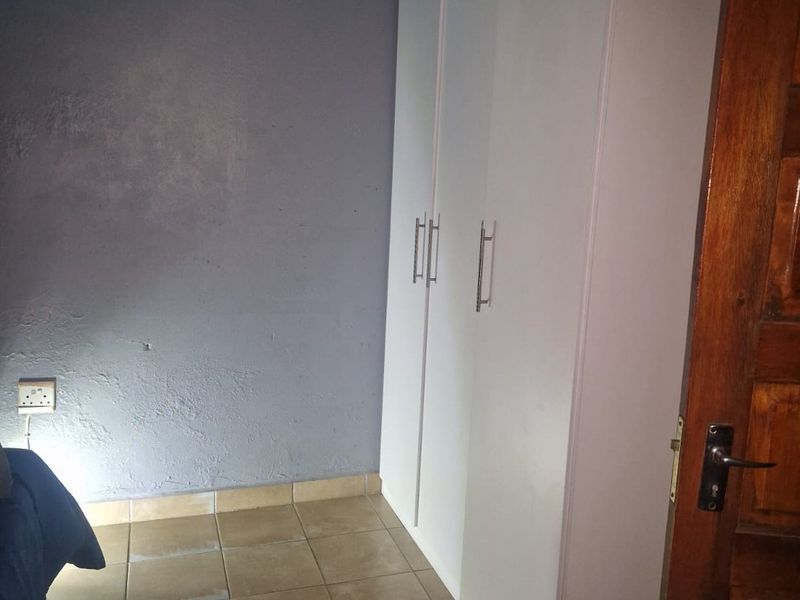 Cottage to rent in Clayville  - Photo 2